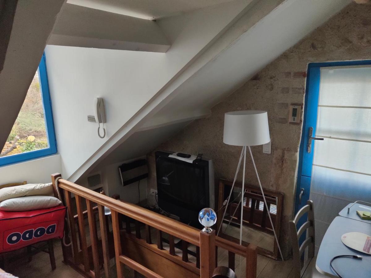 Willa La Maison Bleue De Husseau Ancienne Ferme Semi-Troglodytique 18E Siecle Montlouis-sur-Loire Zewnętrze zdjęcie