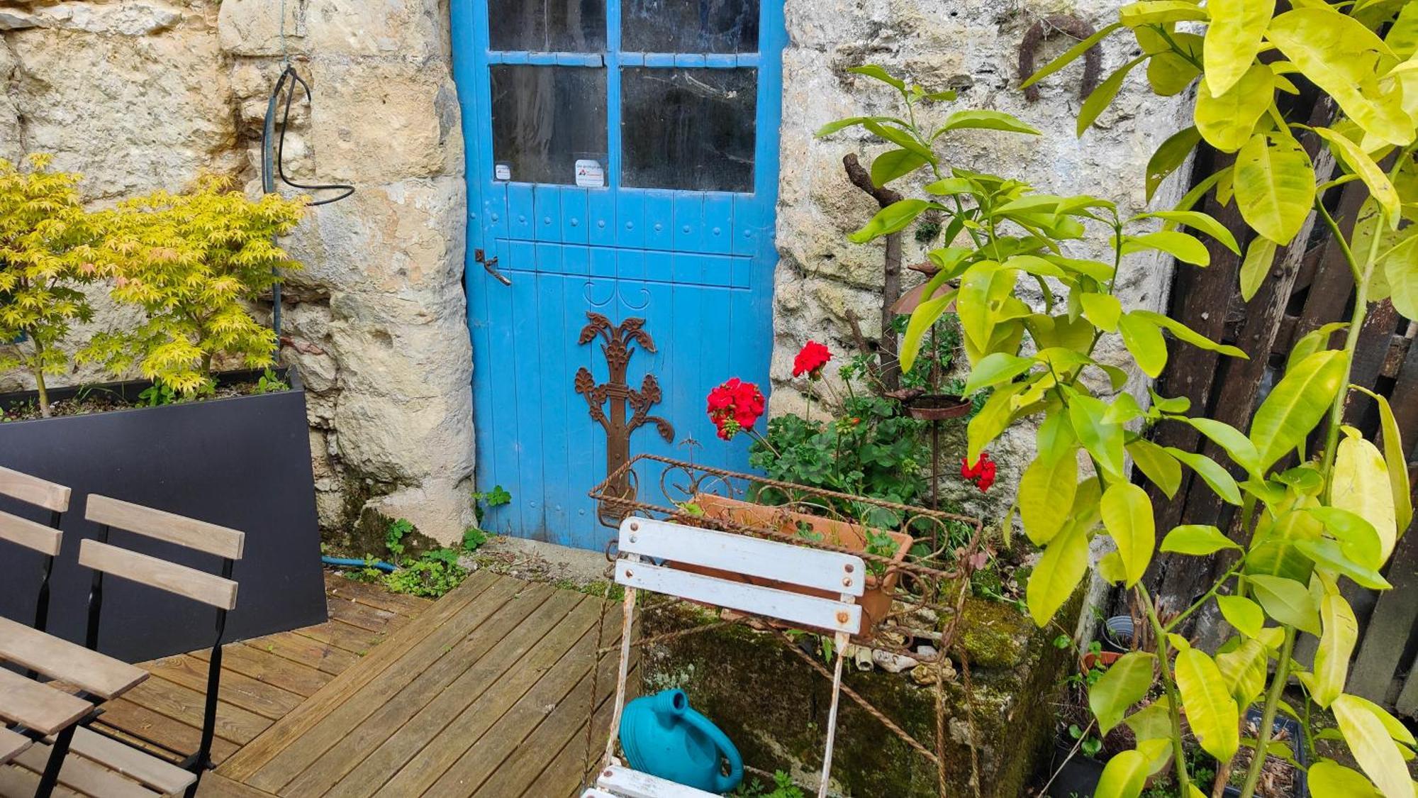 Willa La Maison Bleue De Husseau Ancienne Ferme Semi-Troglodytique 18E Siecle Montlouis-sur-Loire Zewnętrze zdjęcie