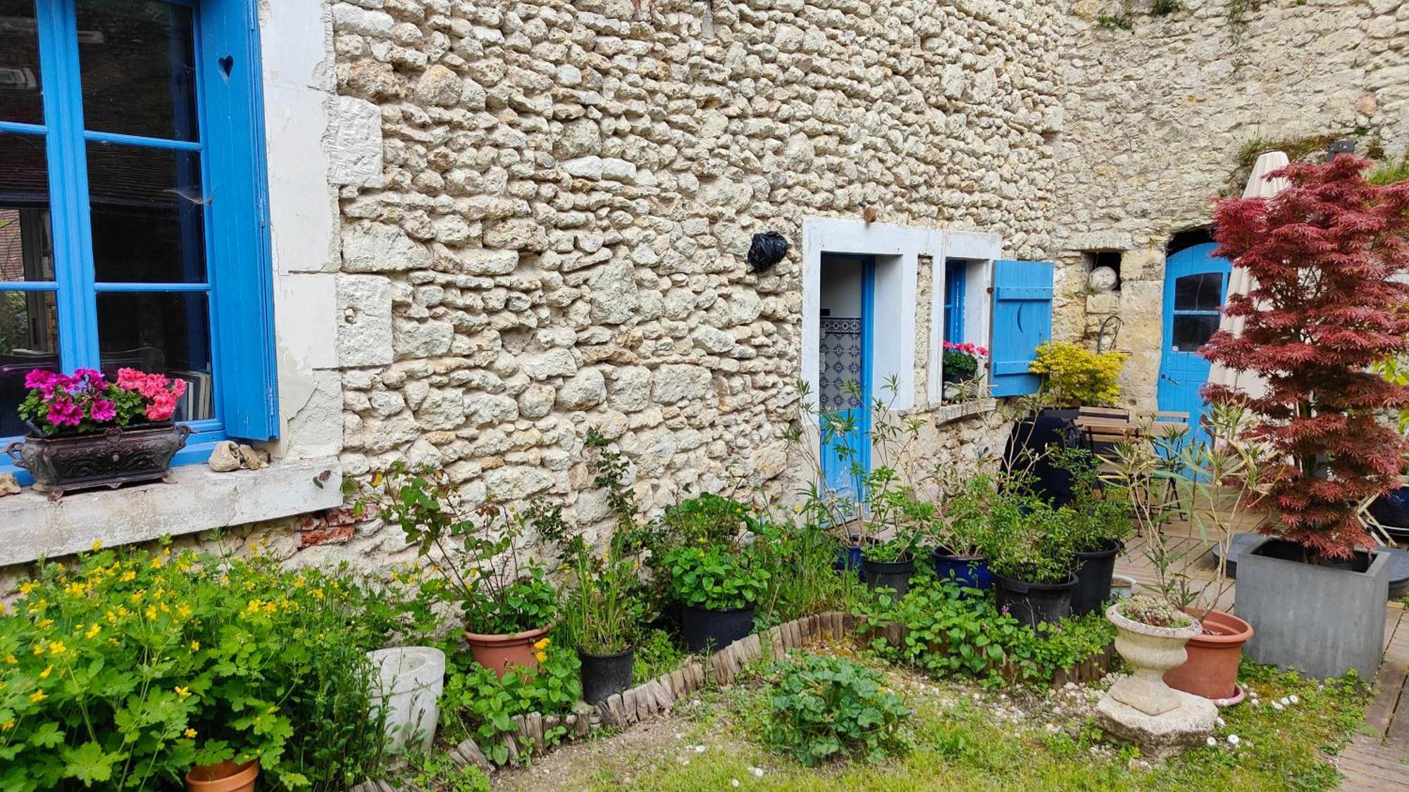 Willa La Maison Bleue De Husseau Ancienne Ferme Semi-Troglodytique 18E Siecle Montlouis-sur-Loire Zewnętrze zdjęcie