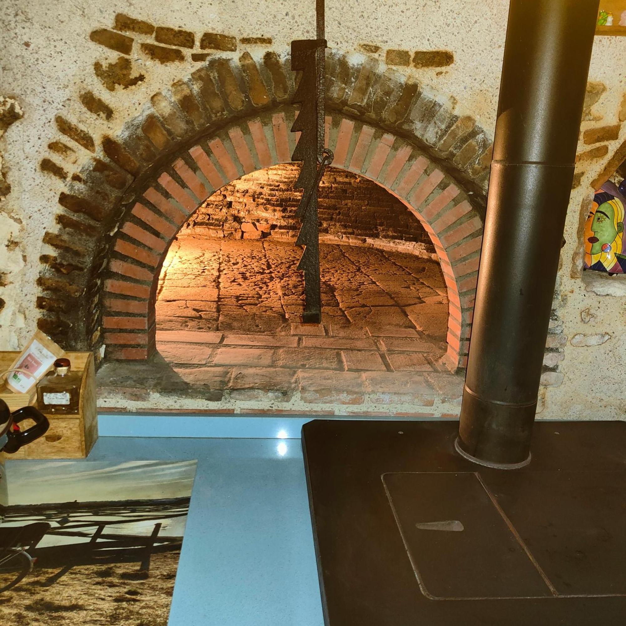Willa La Maison Bleue De Husseau Ancienne Ferme Semi-Troglodytique 18E Siecle Montlouis-sur-Loire Zewnętrze zdjęcie