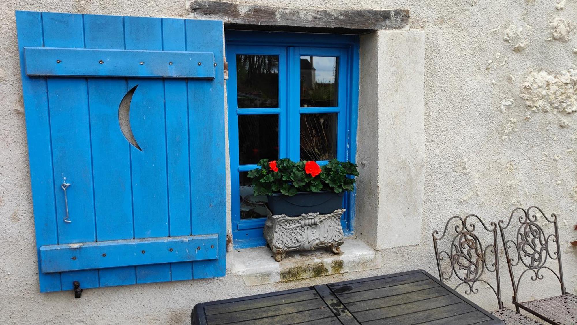 Willa La Maison Bleue De Husseau Ancienne Ferme Semi-Troglodytique 18E Siecle Montlouis-sur-Loire Zewnętrze zdjęcie